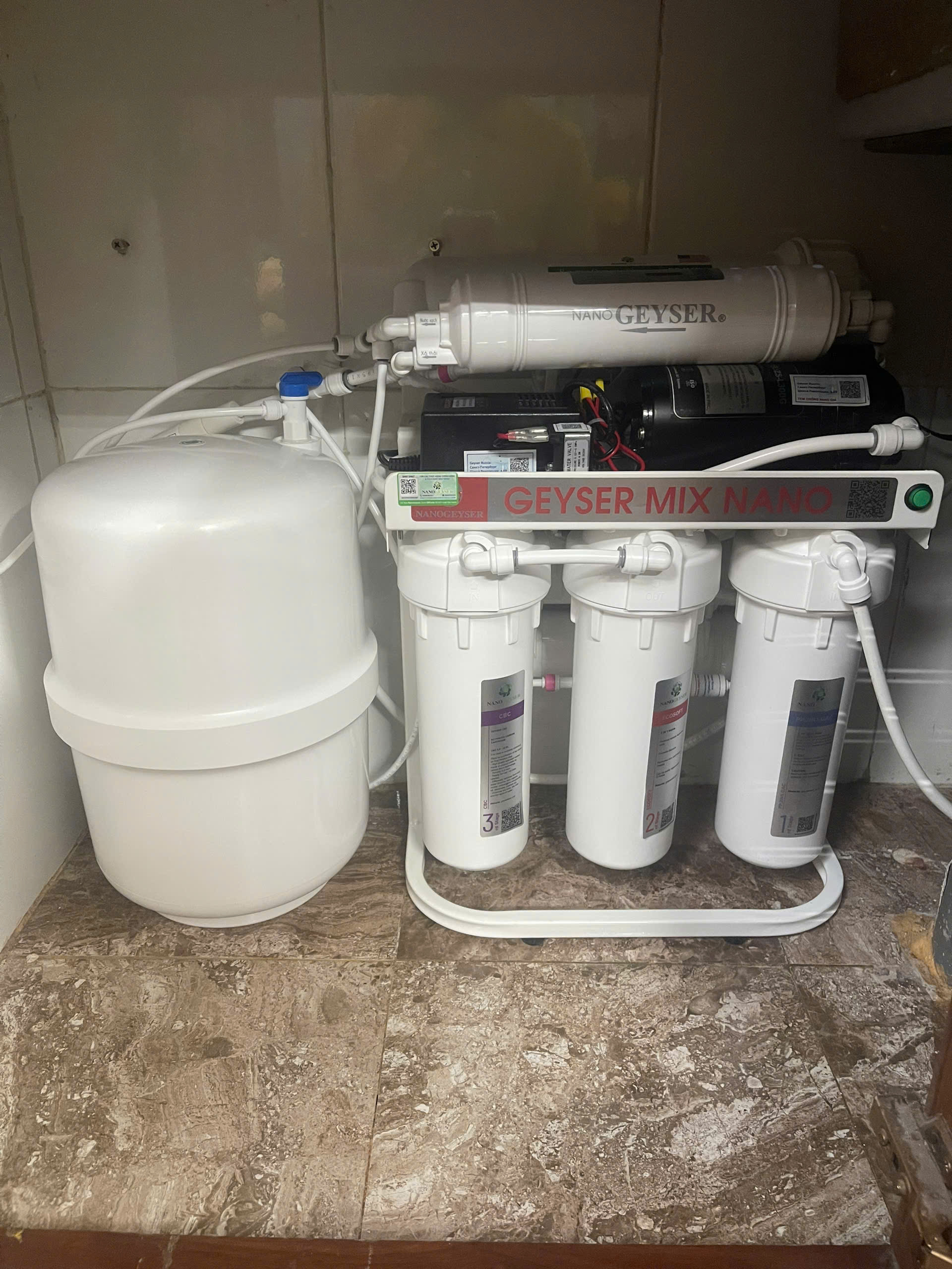 Máy lọc nước ro lắp dưới chậu rửa thiết kế gọn, giá chính hãng